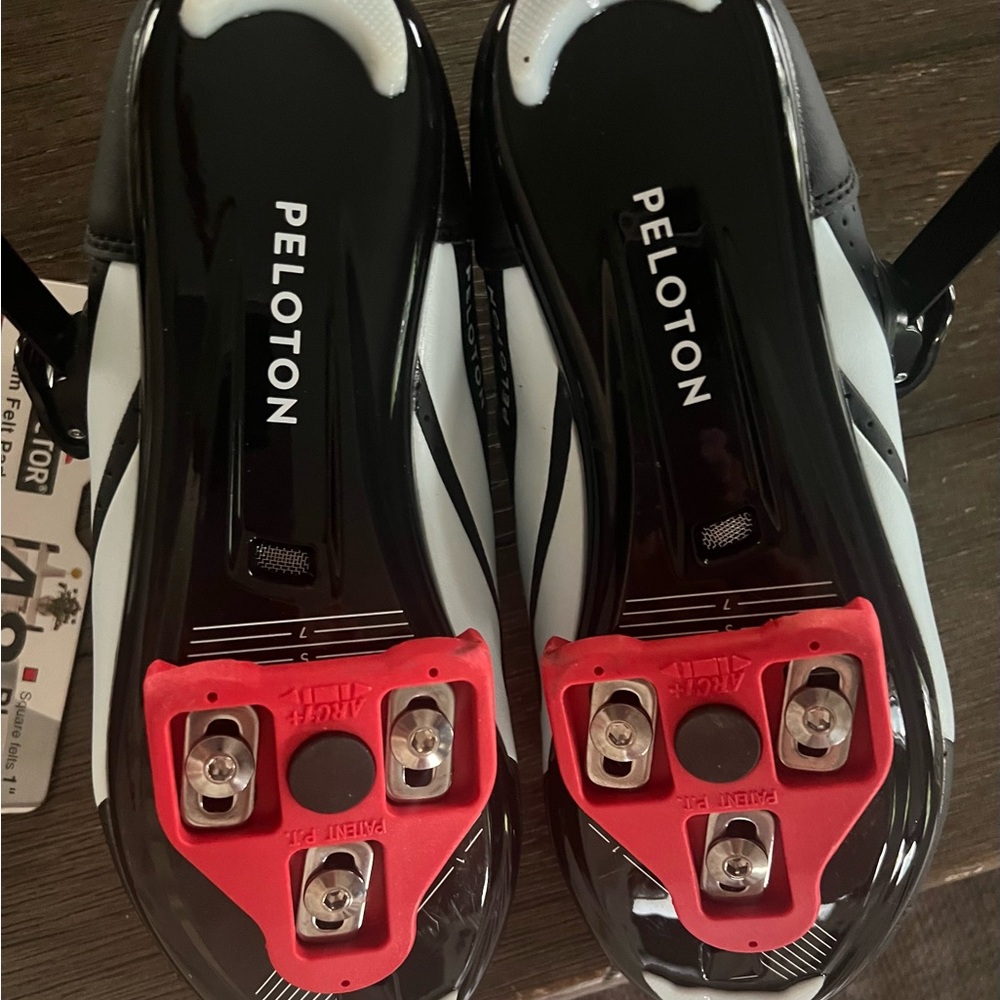 Peloton cycling shoes - Picture 3 of 4